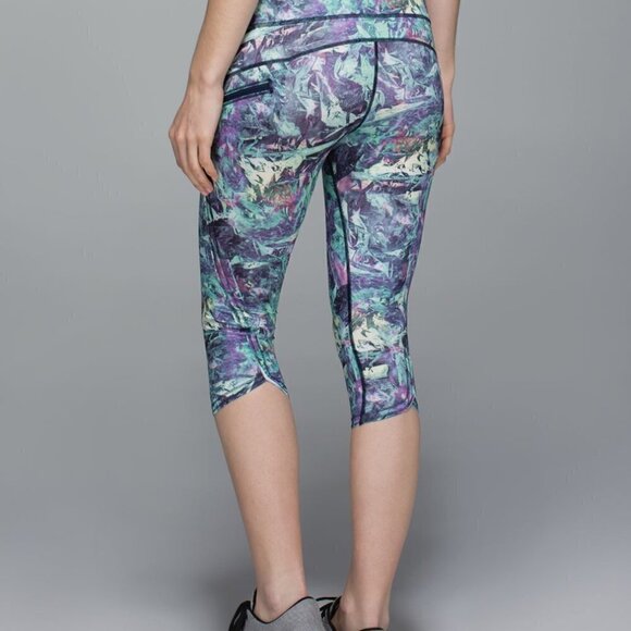 * NWT Lululemon Run: Top Speed Crop Iridescent Multi Size 4 Luxtreme - Picture 5 of 15
